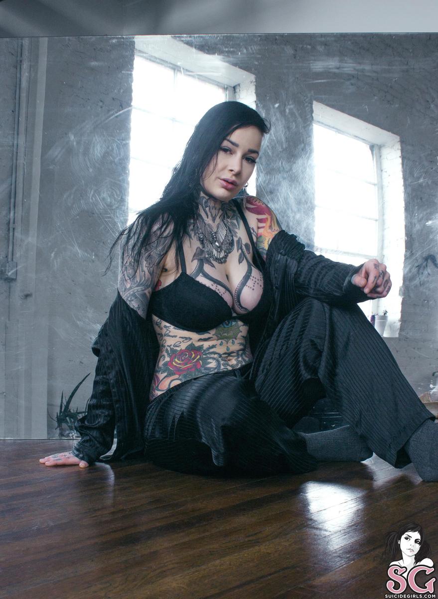 kruellasuicide-silkandmirrors-01.jpg