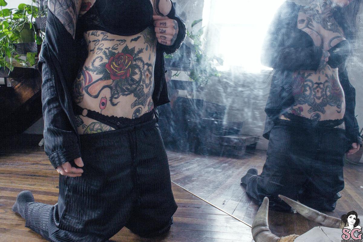 kruellasuicide-silkandmirrors-03.jpg
