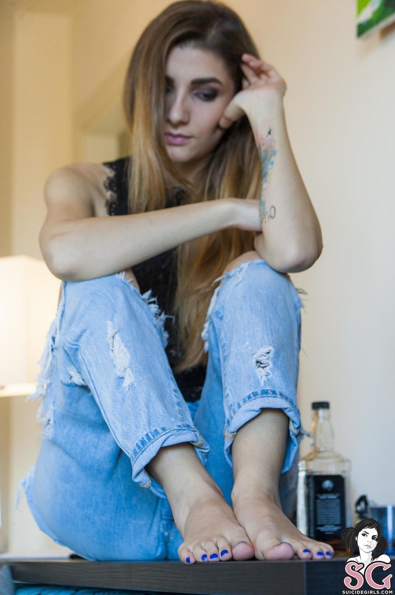 angioletta-aloneathome-09.jpg