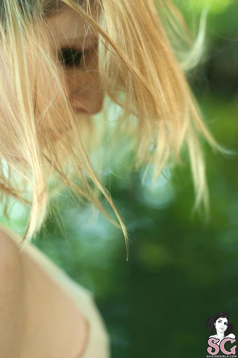 lylie-36degrees-03.jpg