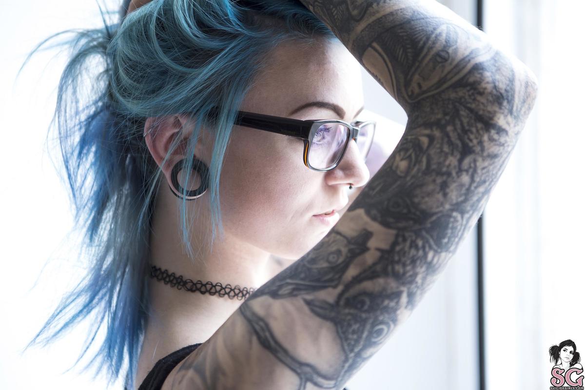 emfaerie-lookingatyou-03.jpg