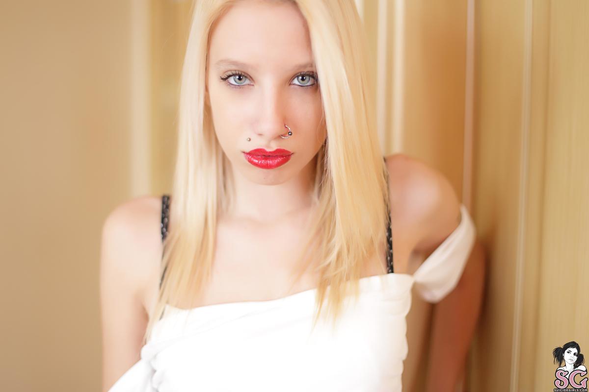 miavenus09-sexycamgirl-01.jpg