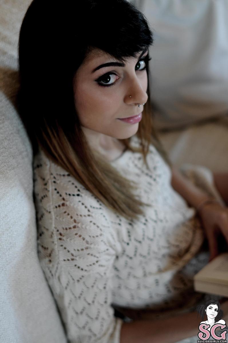 clarie-couchafternoon-03.jpg