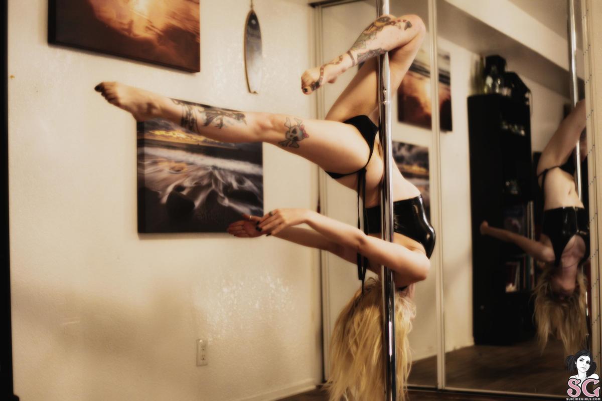 mizzbonez-mizzbonezpolepro-05.jpg