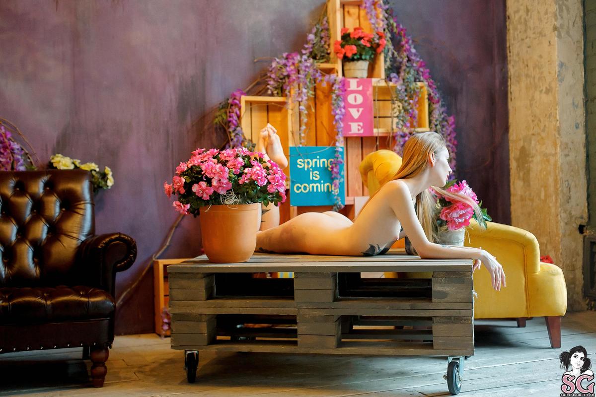 alenagerman-flowersonthewall-37.jpg