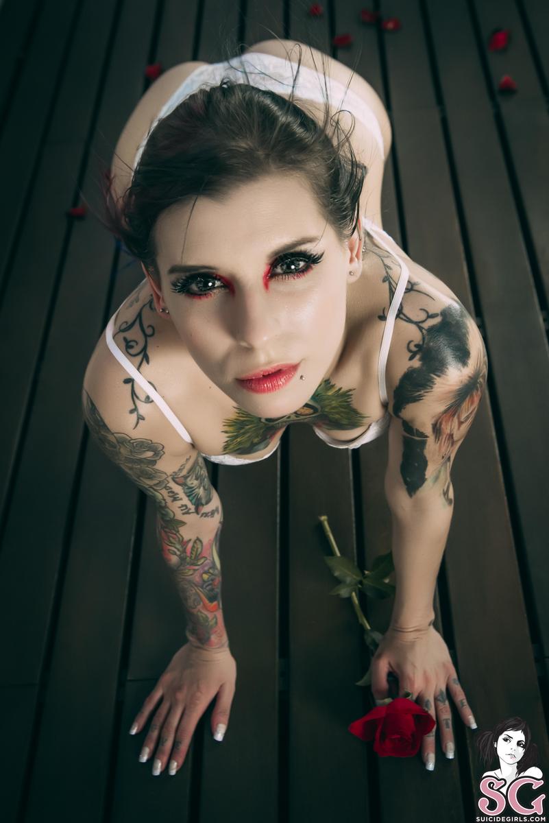 fatimarainbows-americanbeauty-05.jpg