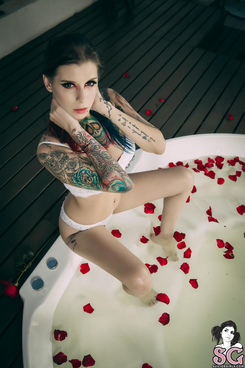 fatimarainbows-americanbeauty-07.jpg