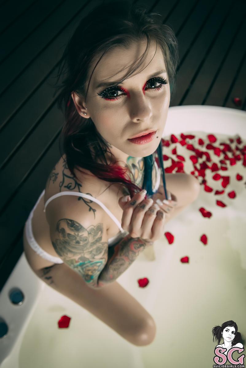 fatimarainbows-americanbeauty-09.jpg