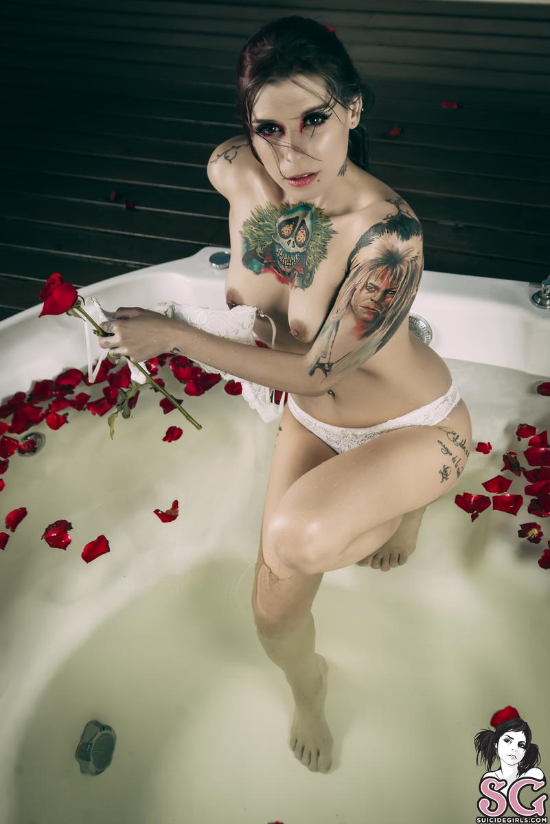 fatimarainbows-americanbeauty-15.jpg