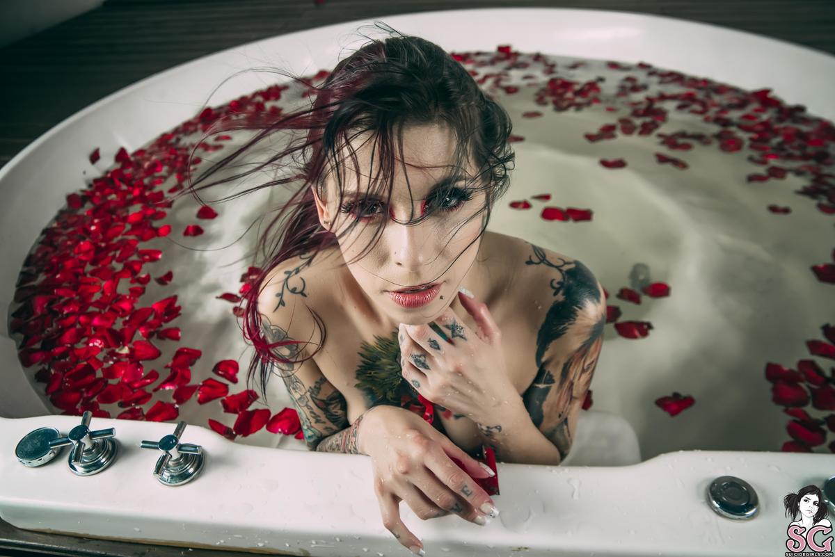 fatimarainbows-americanbeauty-25.jpg