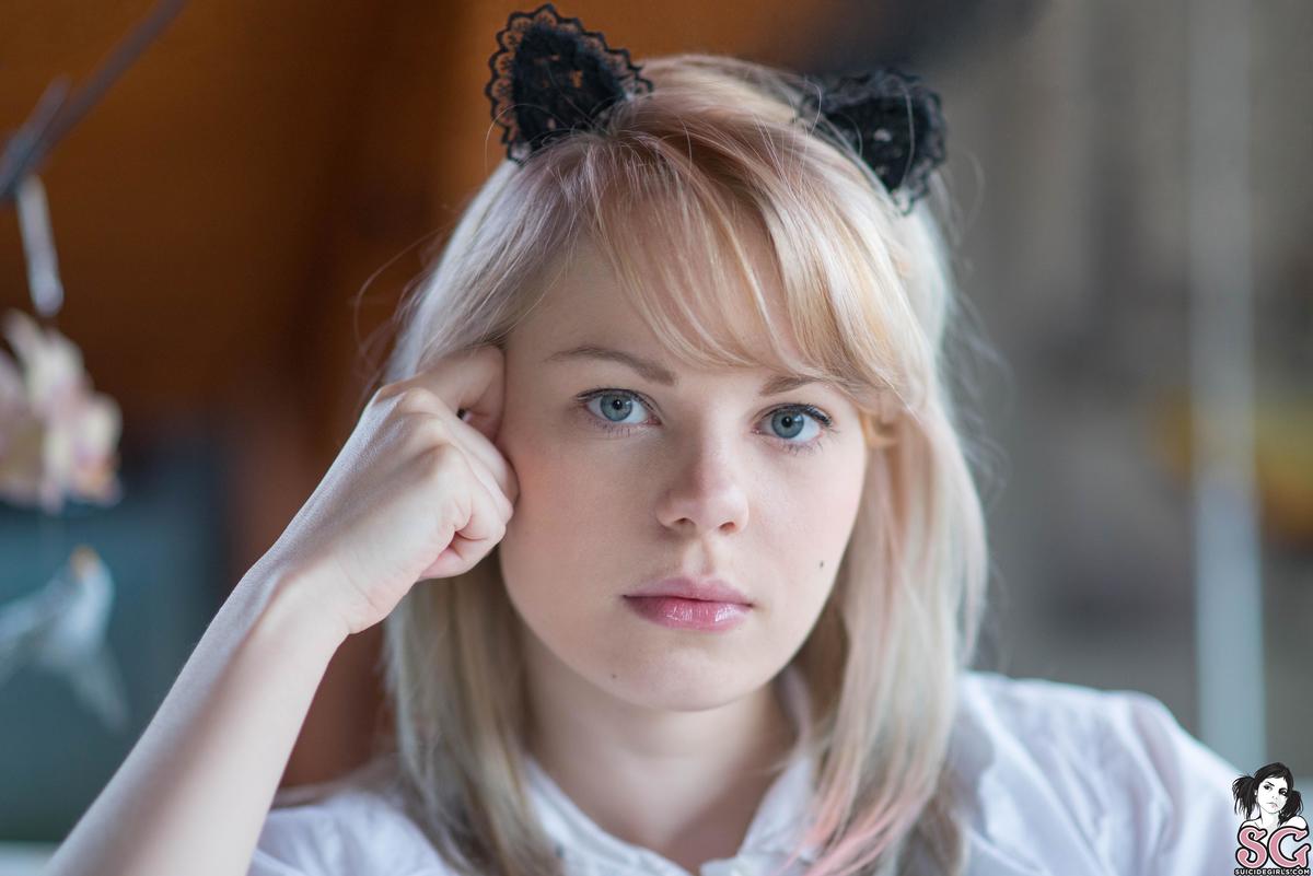 r0secally-meow-01.jpg
