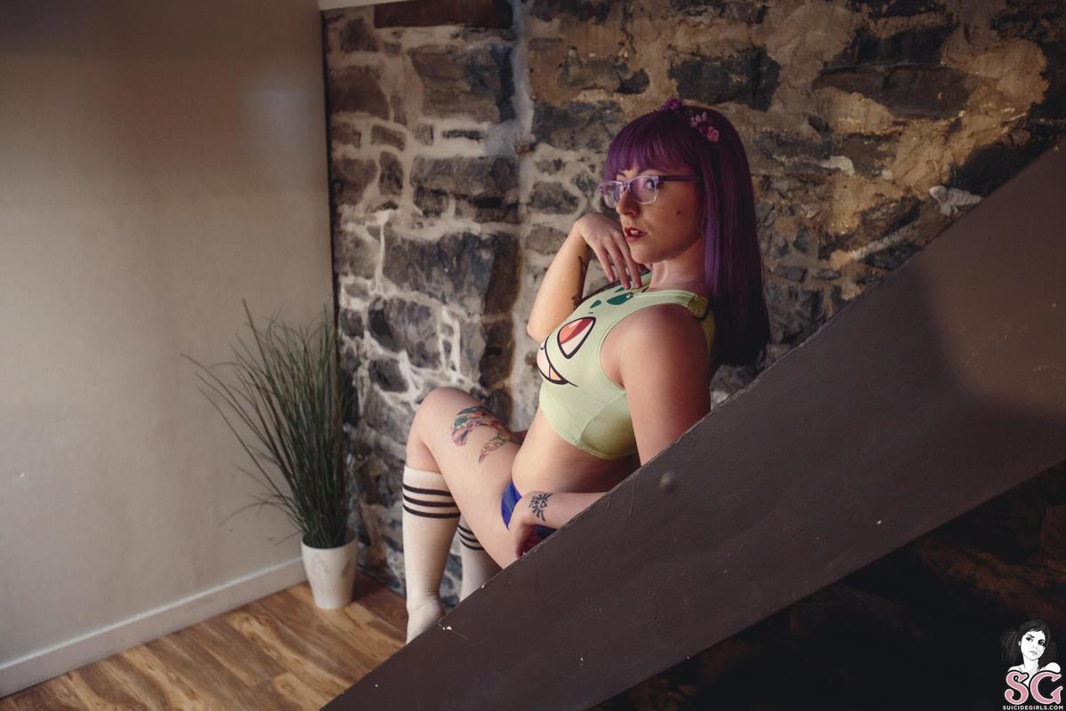 caraphernelia-vinewhip-01.jpg