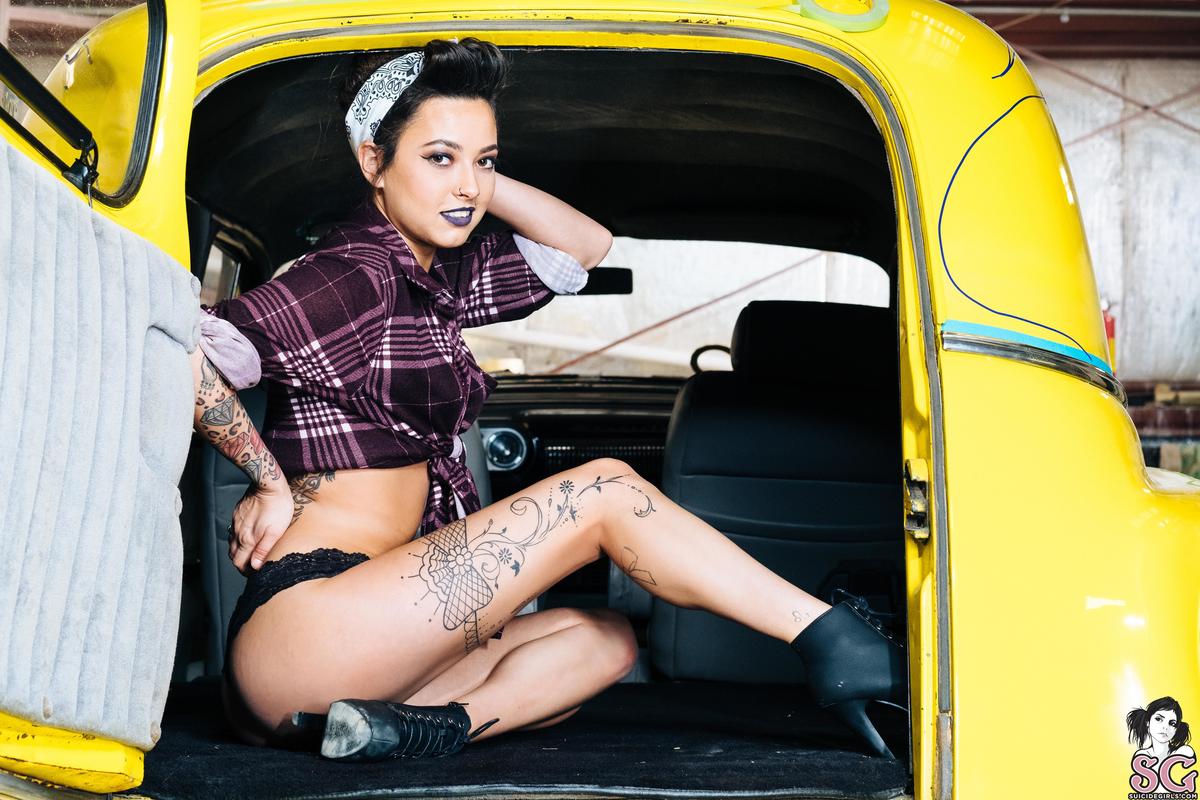 sassafrass-pinstripepinup-07.jpg