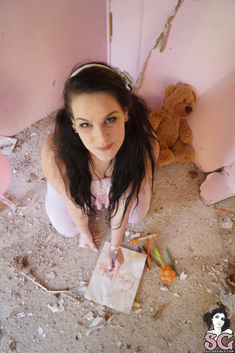 crybabyxkenzie-playtimewithcrybaby-03.jpg
