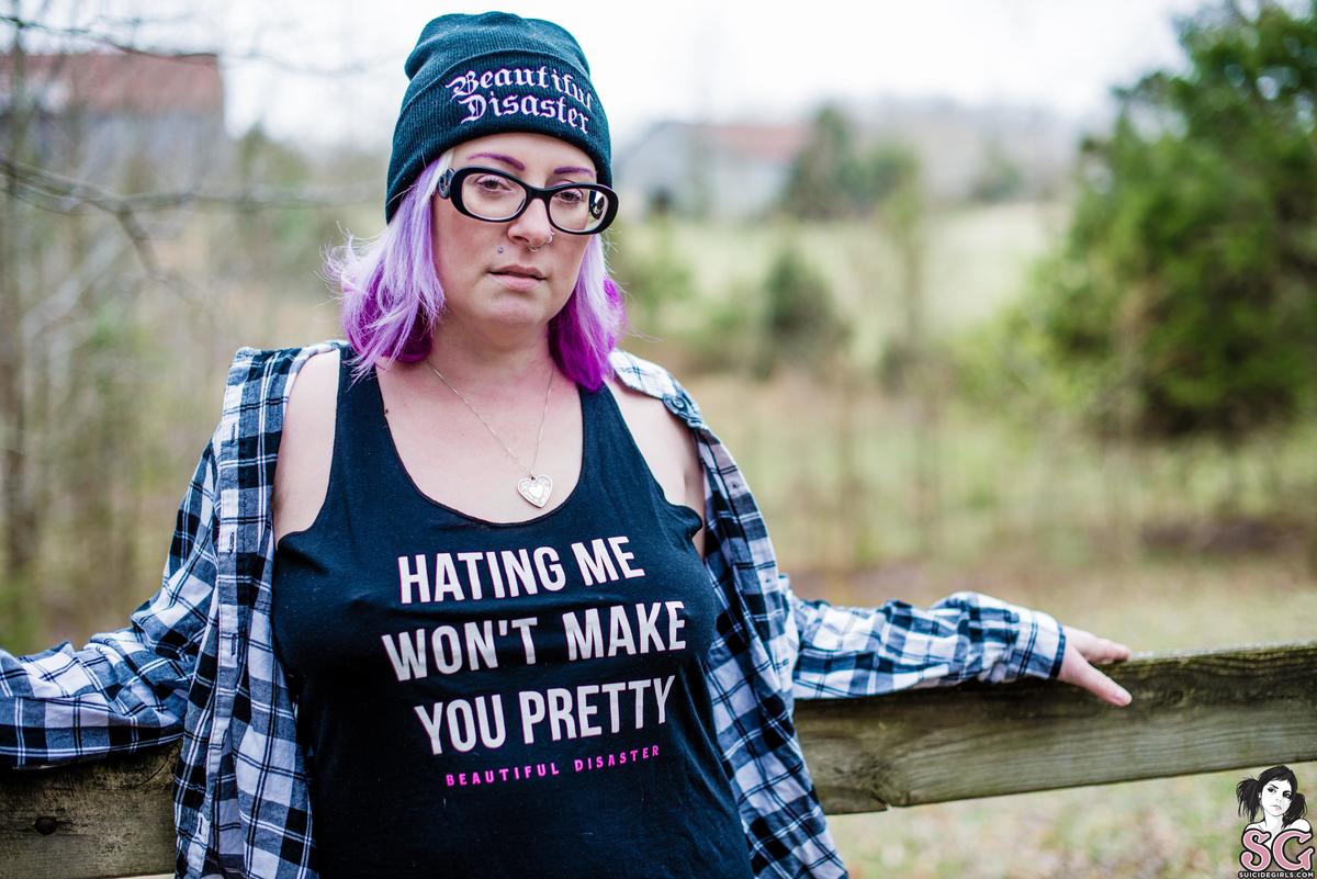 rebelleoutlaw-beautifuldisaster-03.jpg