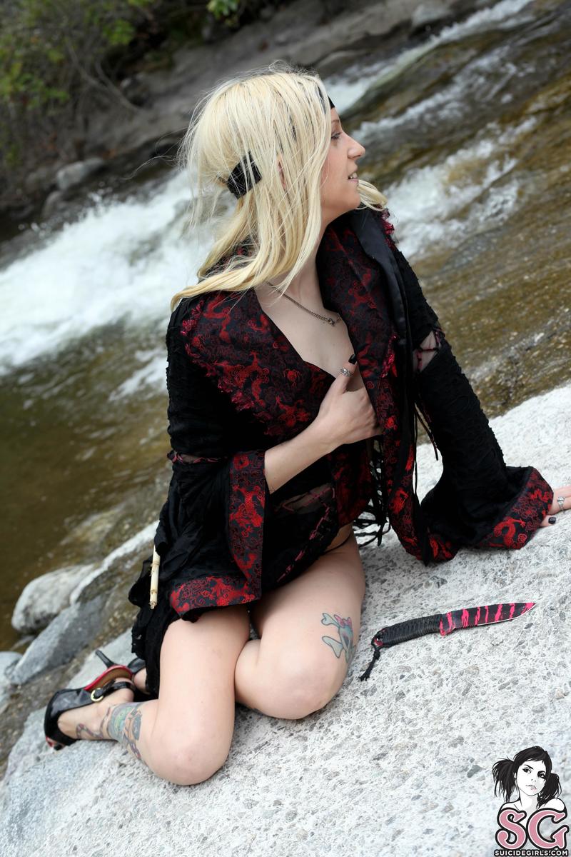 mizzbonez-anakedninja-07.jpg