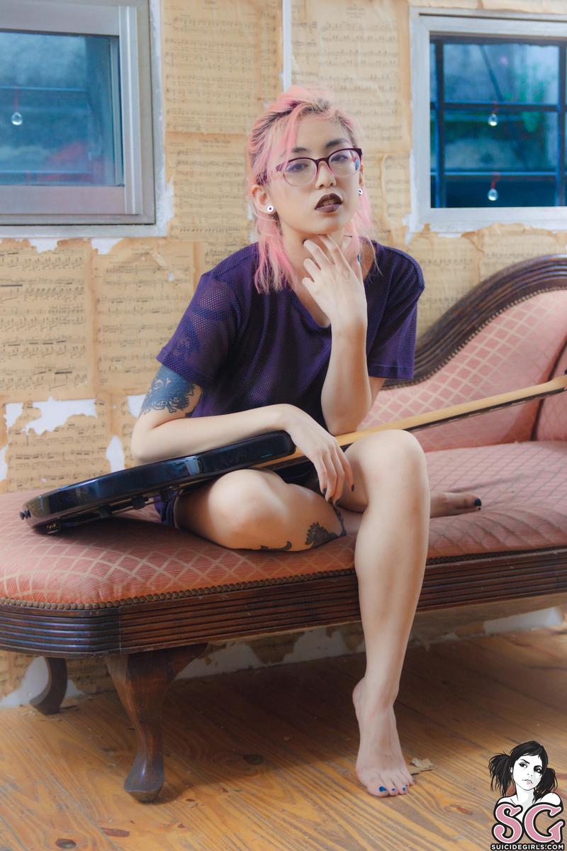 femen-studyinpink-05.jpg