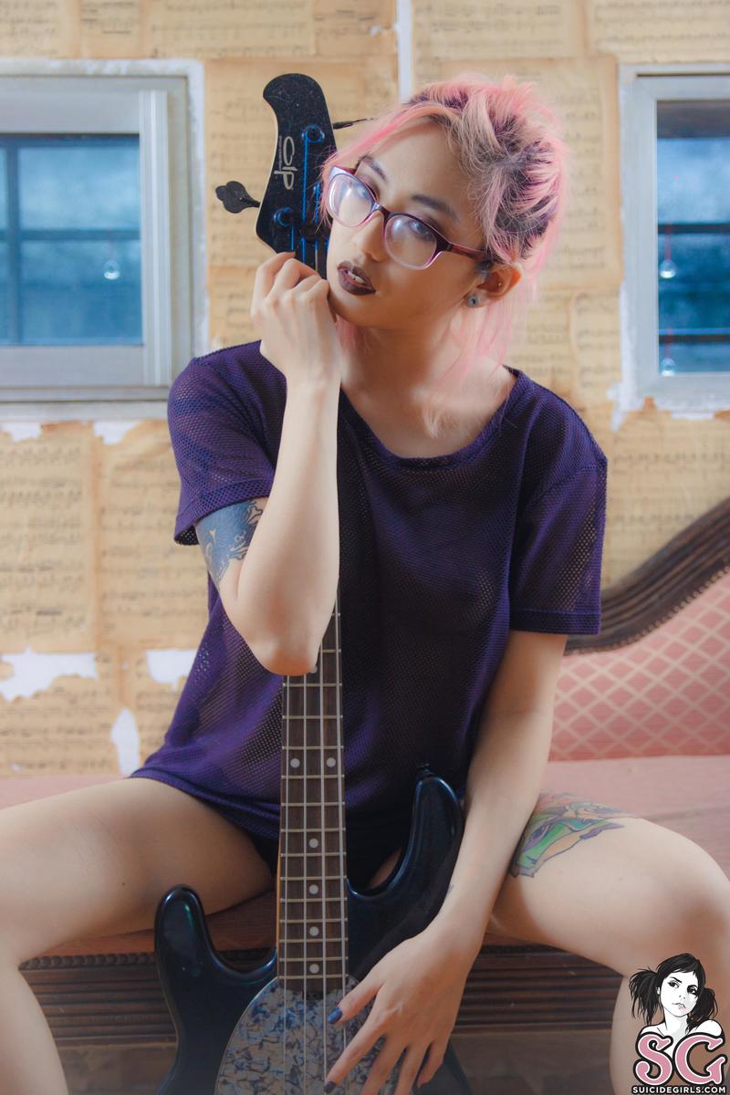 femen-studyinpink-07.jpg