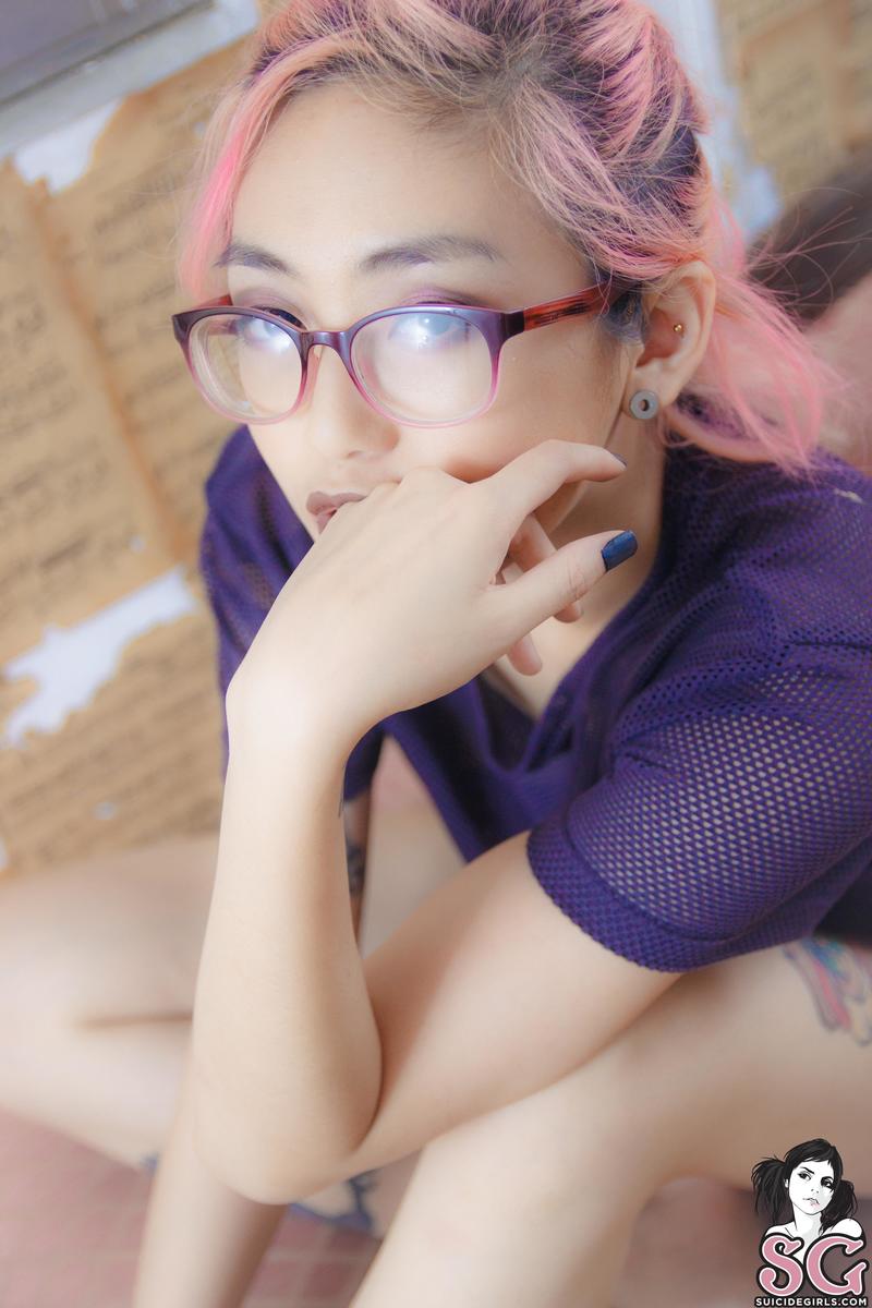 femen-studyinpink-13.jpg