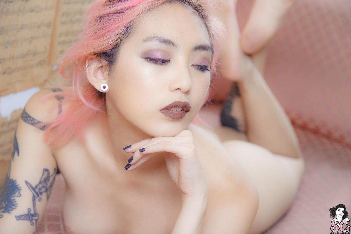 femen-studyinpink-33.jpg