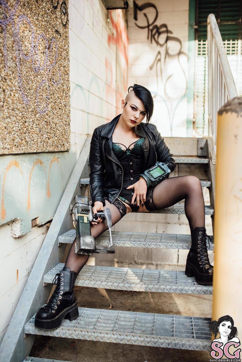 morticiamorgue-nuclearheart-03.jpg