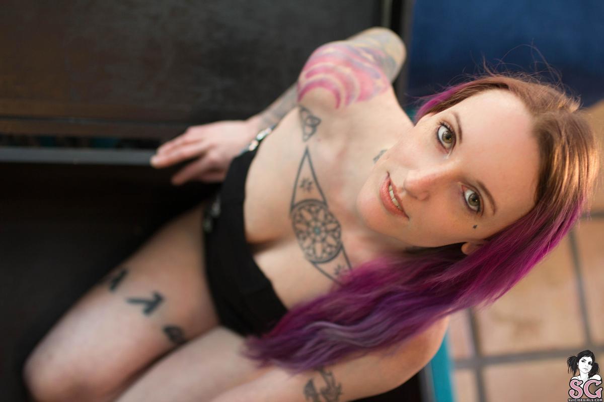 soundwavesback-thegirlinthebox-05.jpg
