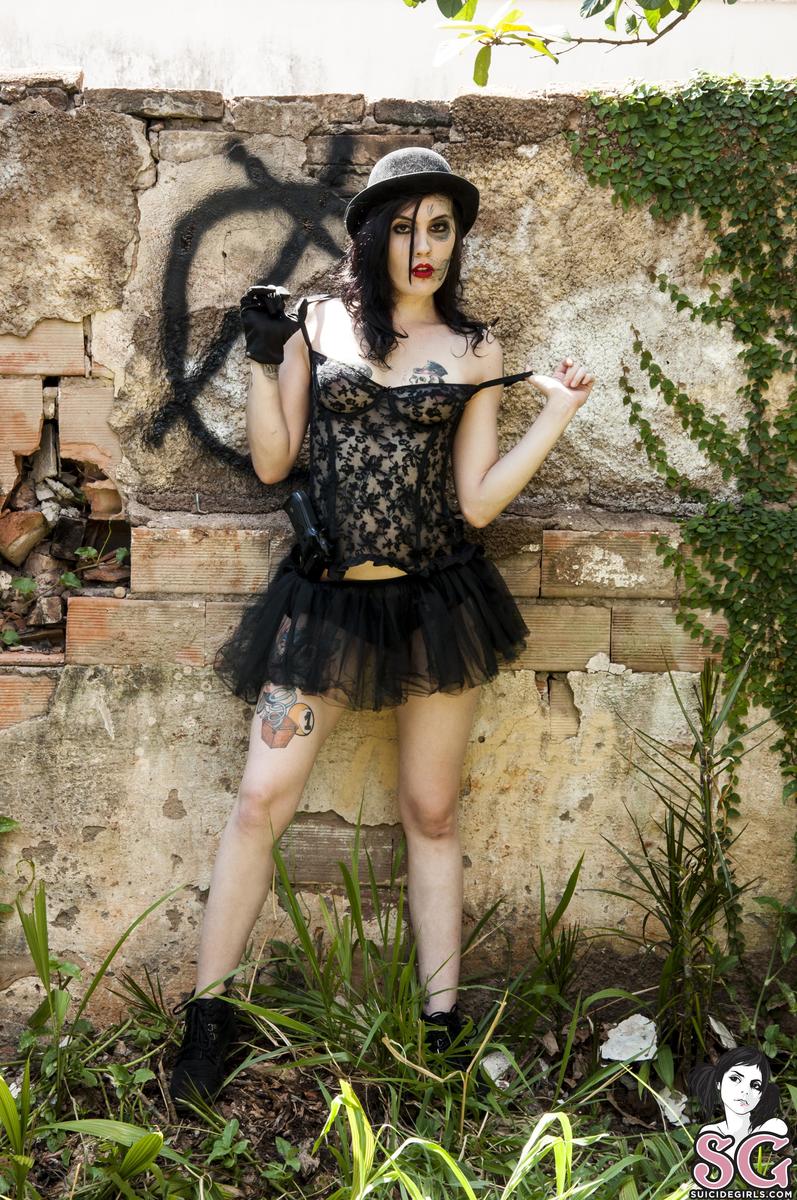 queziariot01-queziasuicide-07.jpg