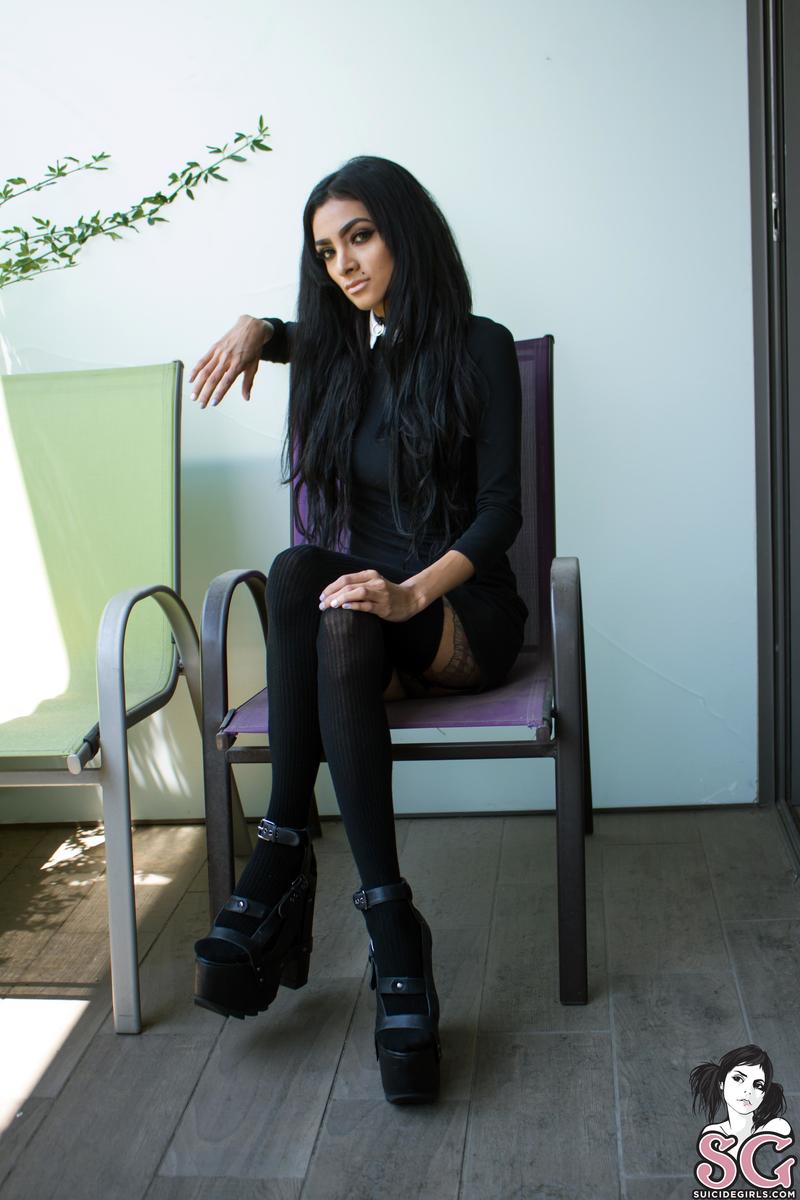 larasteele-wednesdayfriday-01.jpg