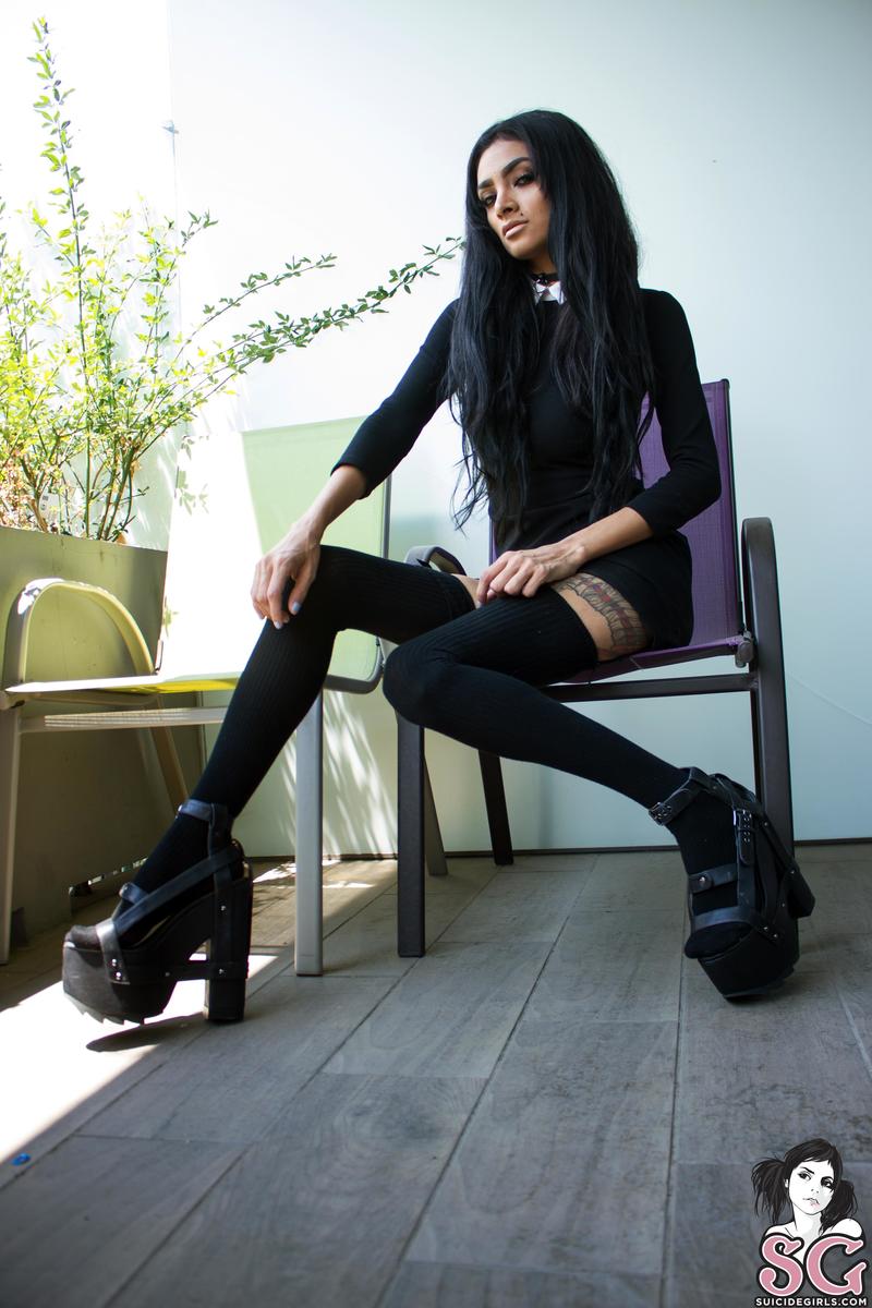 larasteele-wednesdayfriday-03.jpg