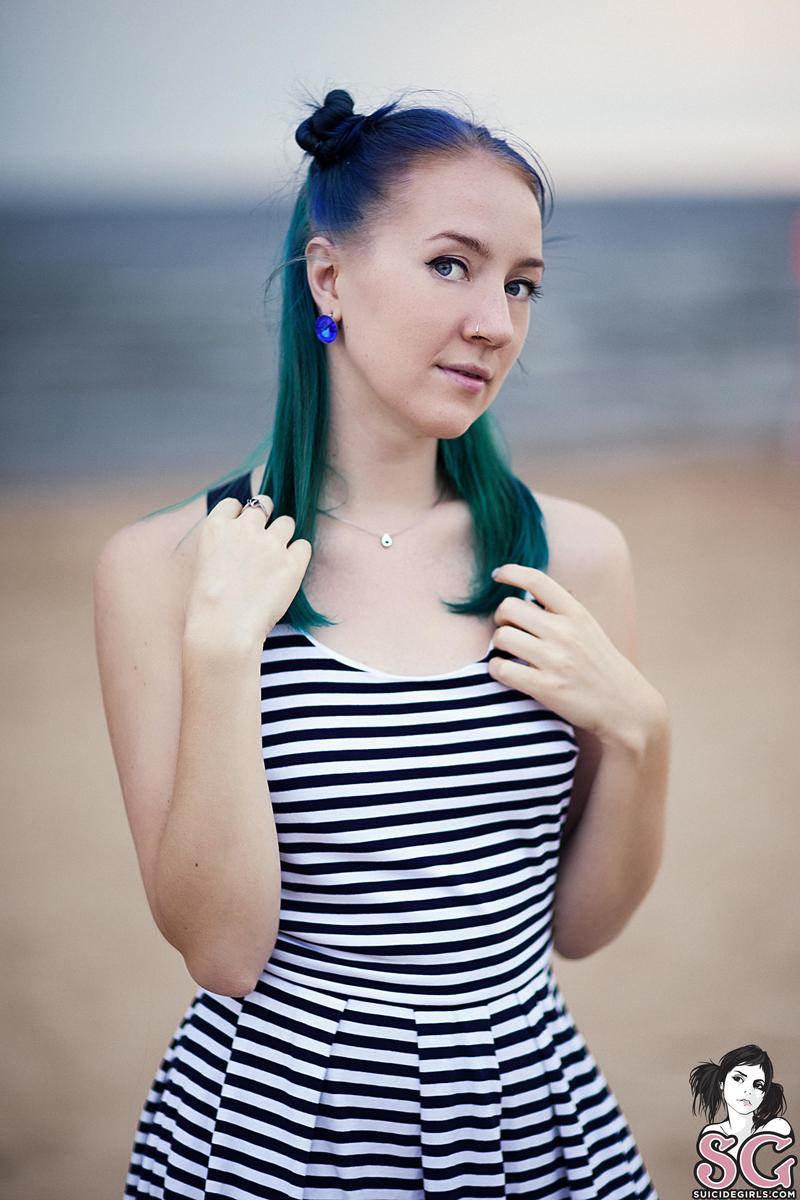 huster-stormygirl-01.jpg