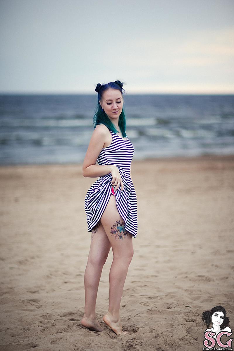 huster-stormygirl-03.jpg