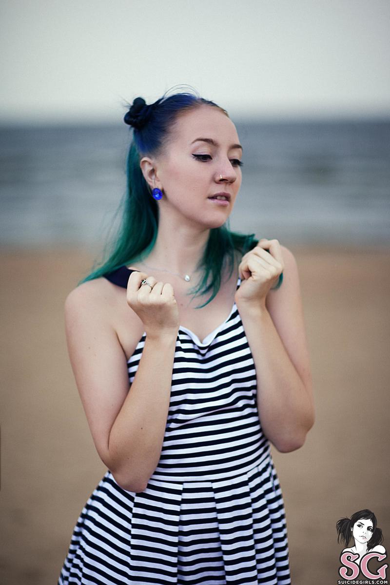 huster-stormygirl-07.jpg