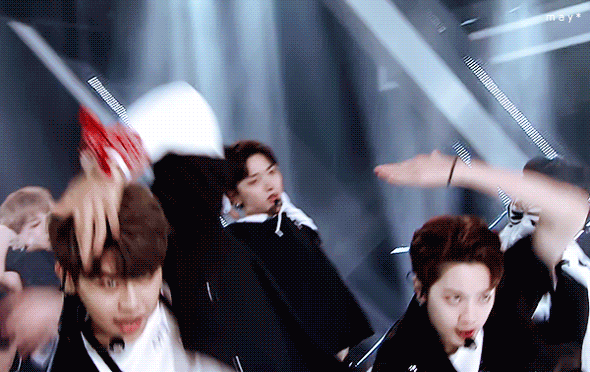 170829_theshow_wj01_4.gif