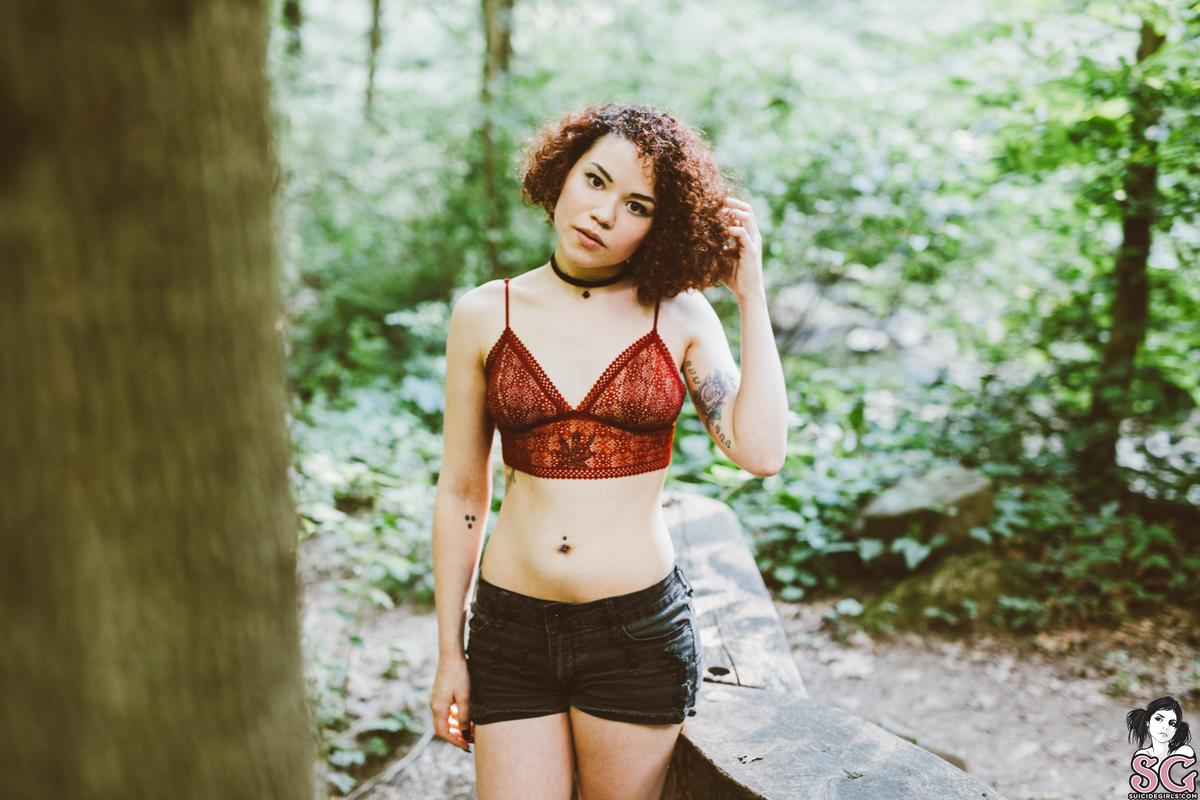 sammirose-intothewoods-01.jpg