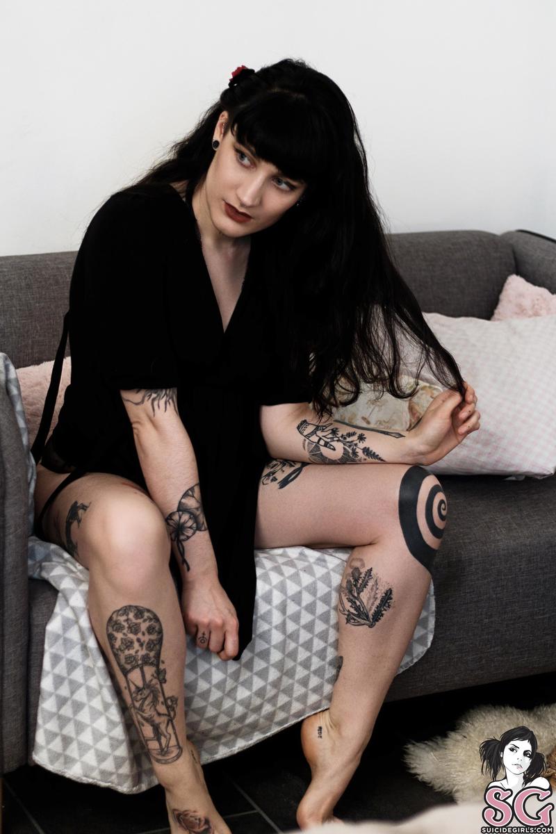 lornasharpofficial-noire-13.jpg