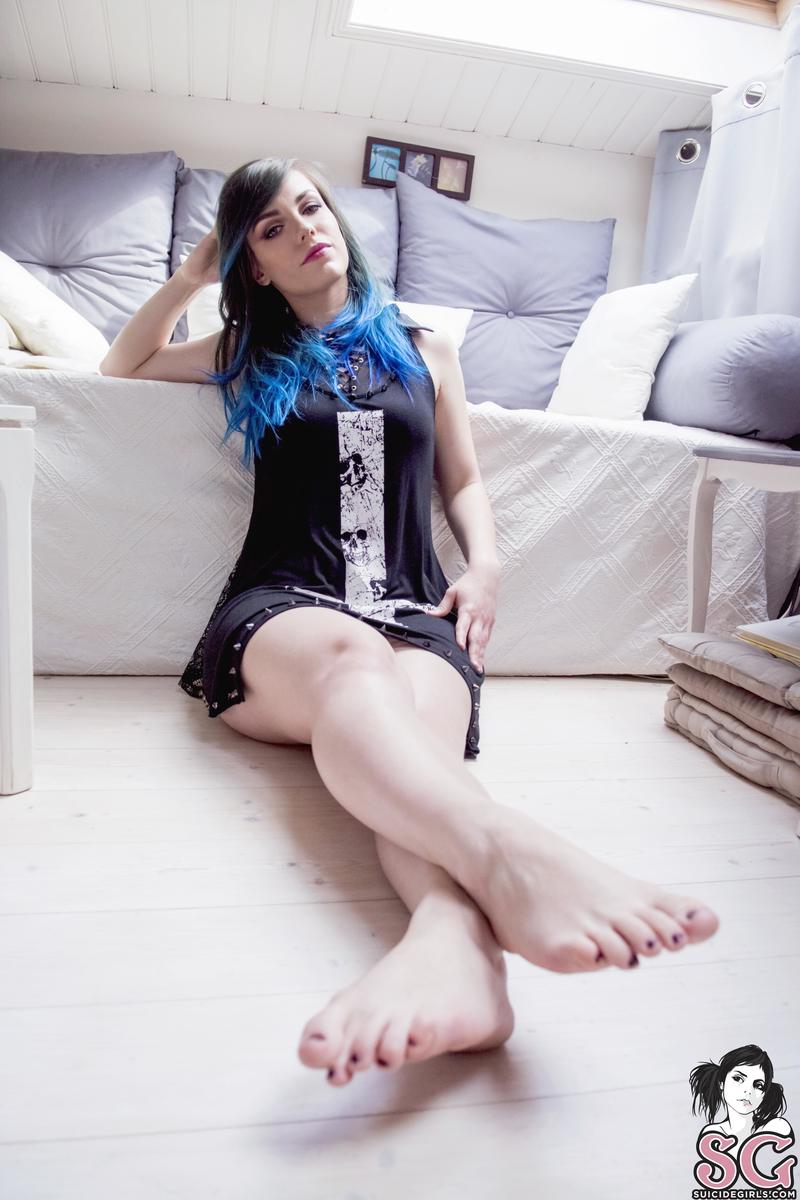 lovia-itsablueblueworld-01.jpg