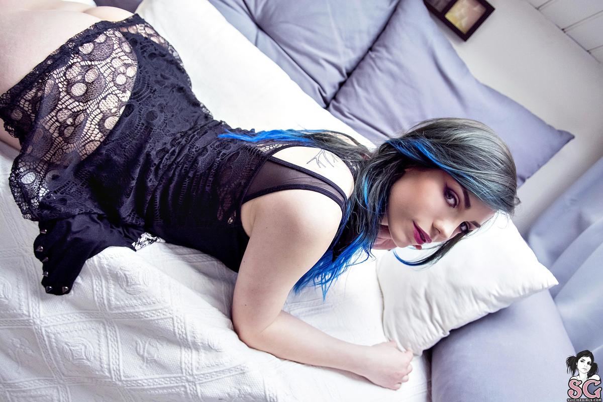 lovia-itsablueblueworld-03.jpg