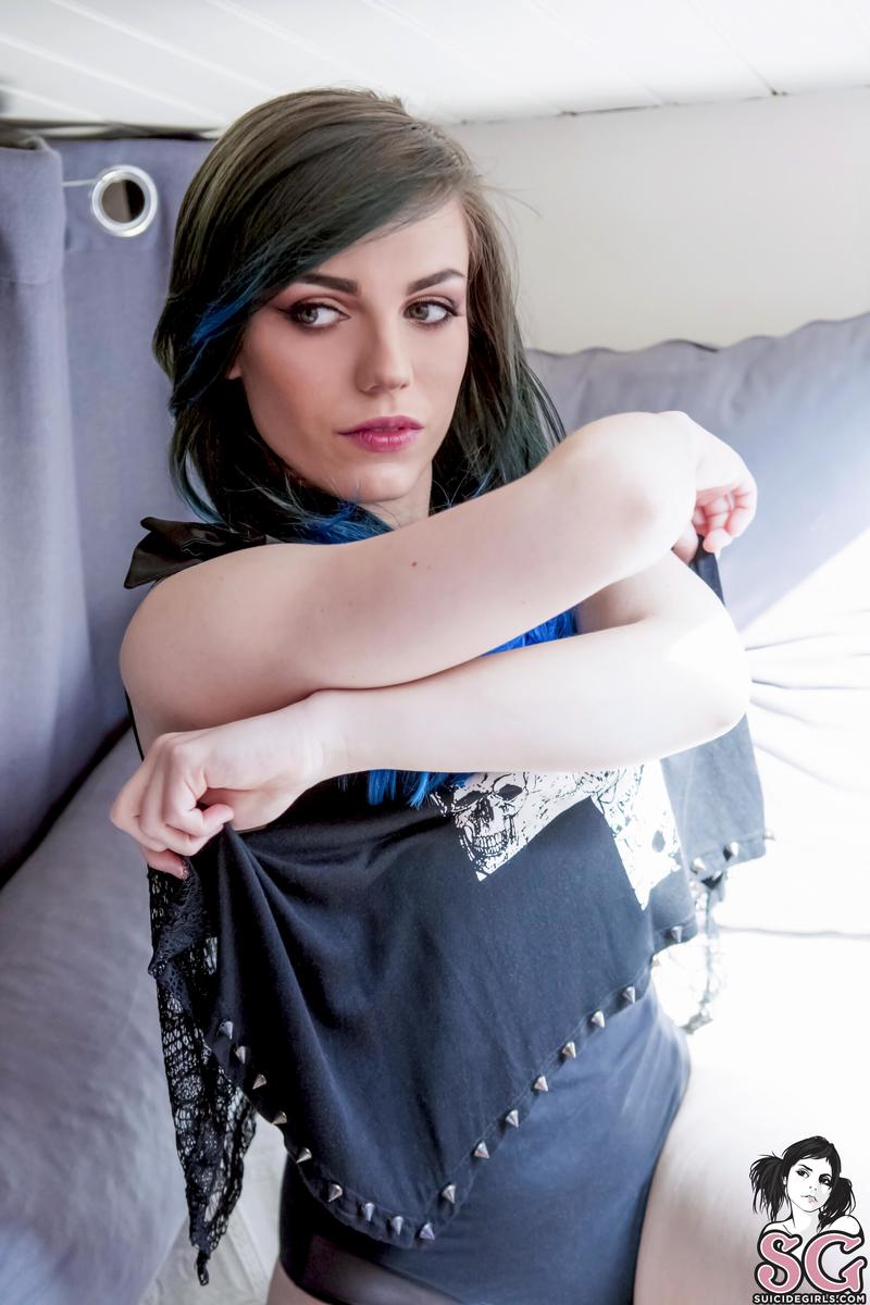 lovia-itsablueblueworld-09.jpg