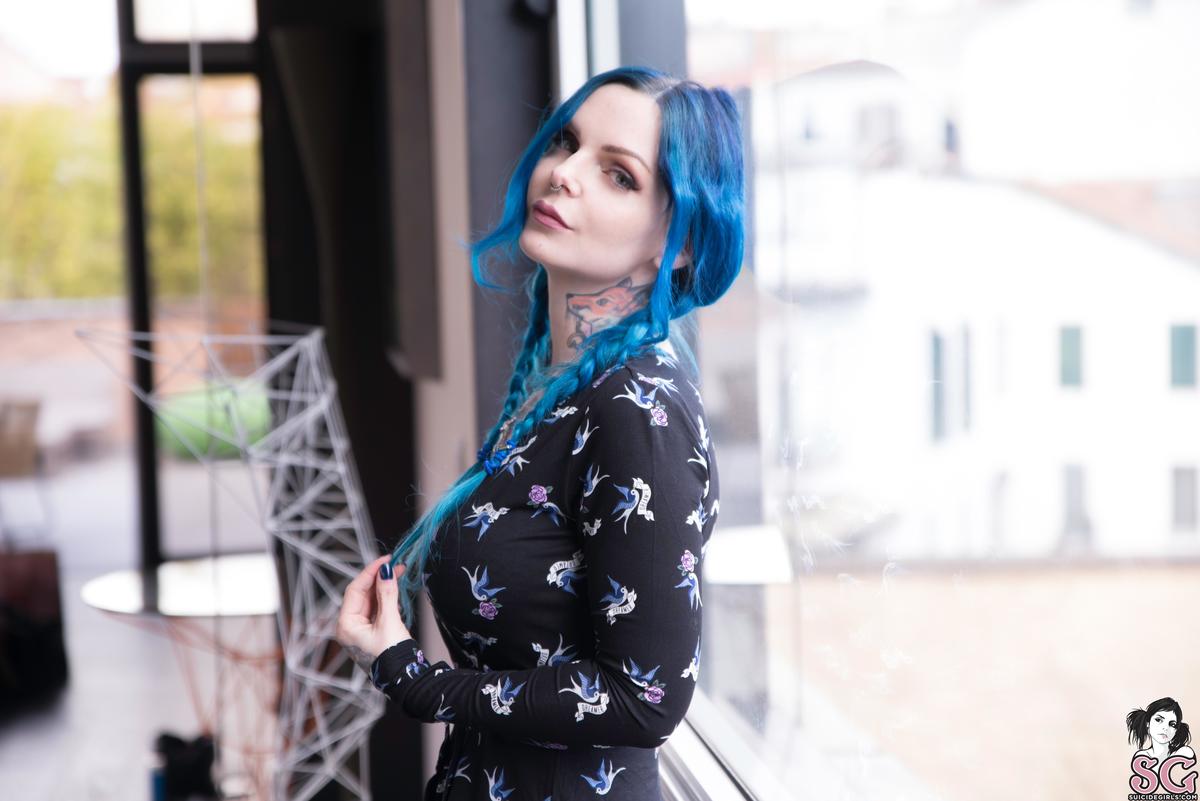 riae-bluereflection-01.jpg