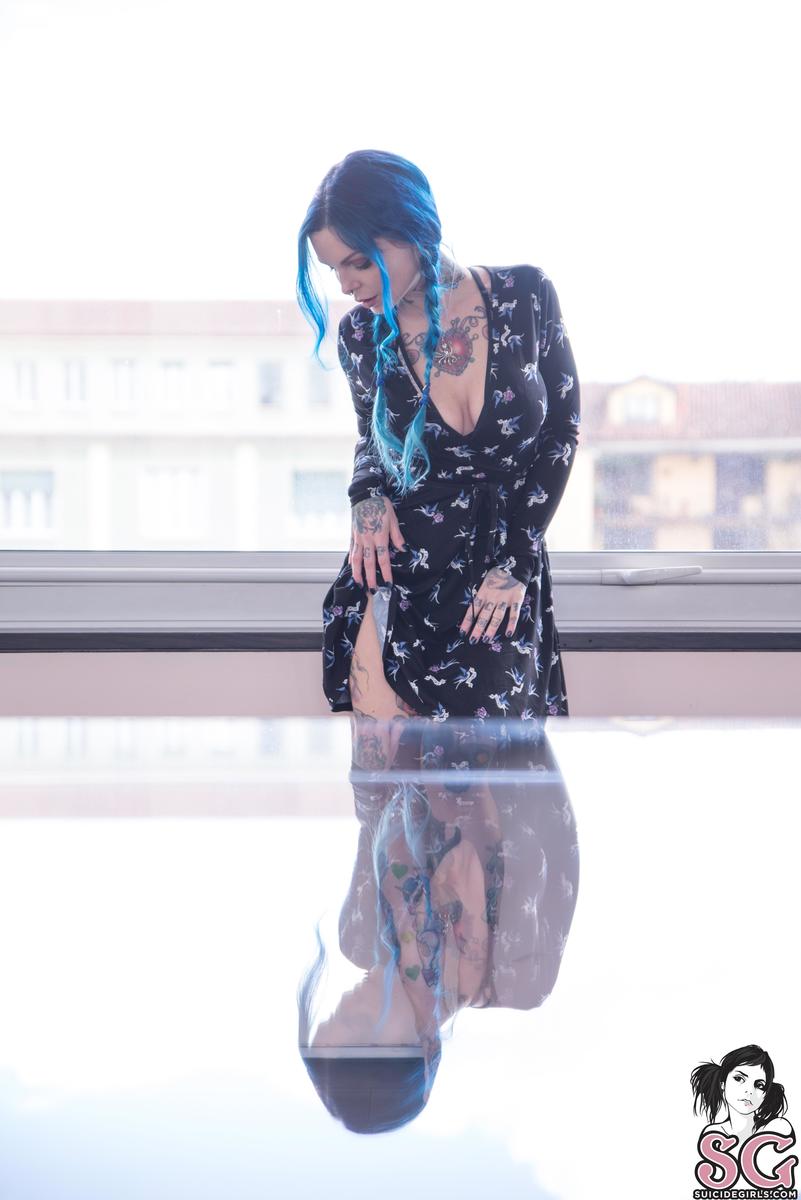 riae-bluereflection-03.jpg