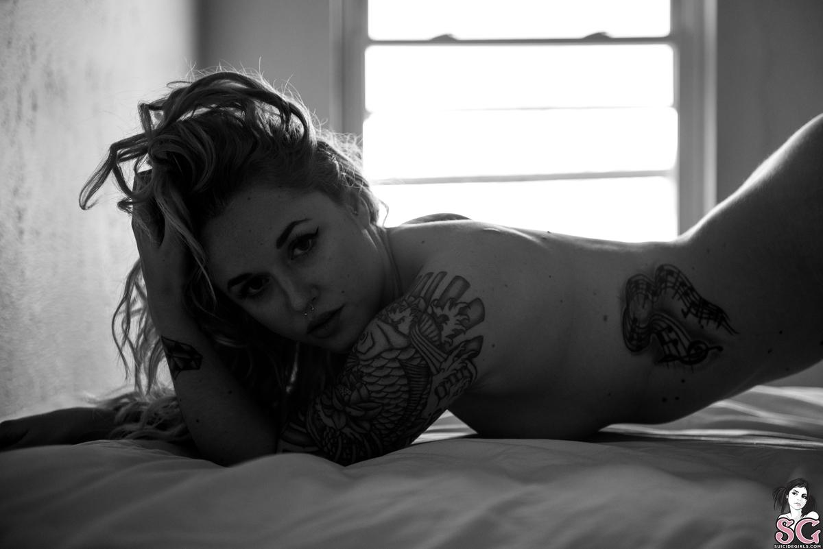 ladythevamp-whenthelightsgoout-39.jpg