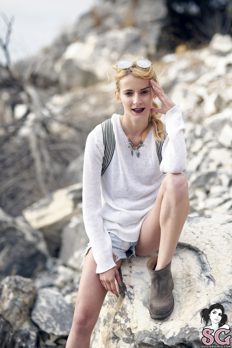 felicia-mysideofthemountain-09.jpg