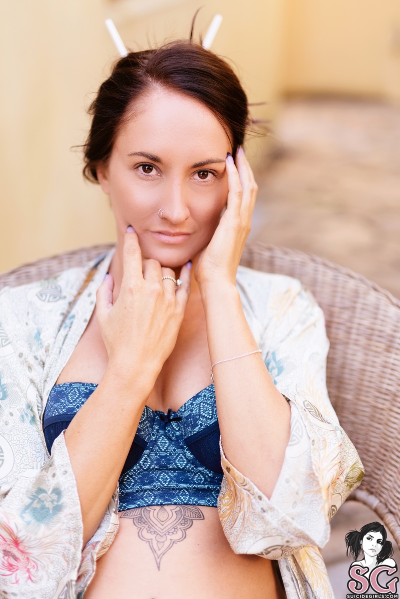 erinys-luster-03.jpg