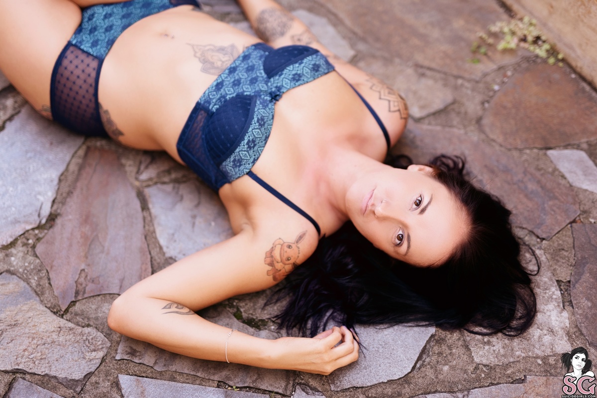 erinys-luster-13.jpg