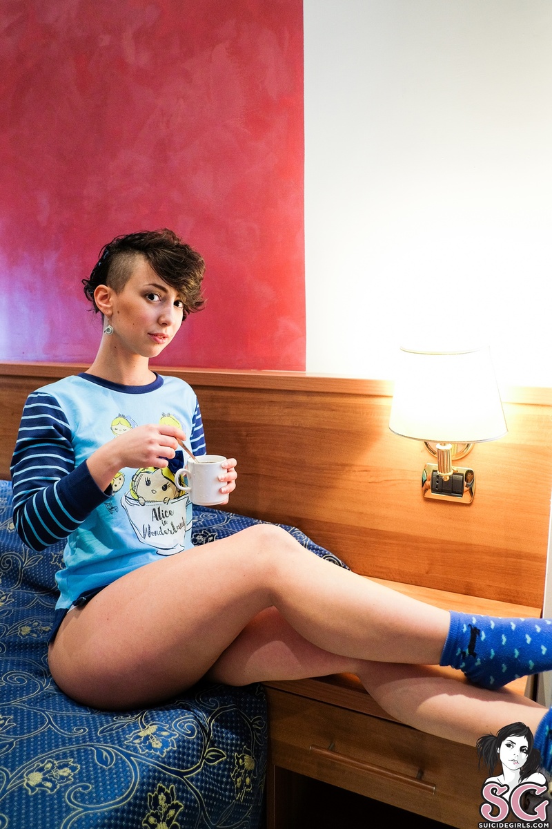 missloosecannon-wonderlandtea-01.jpg