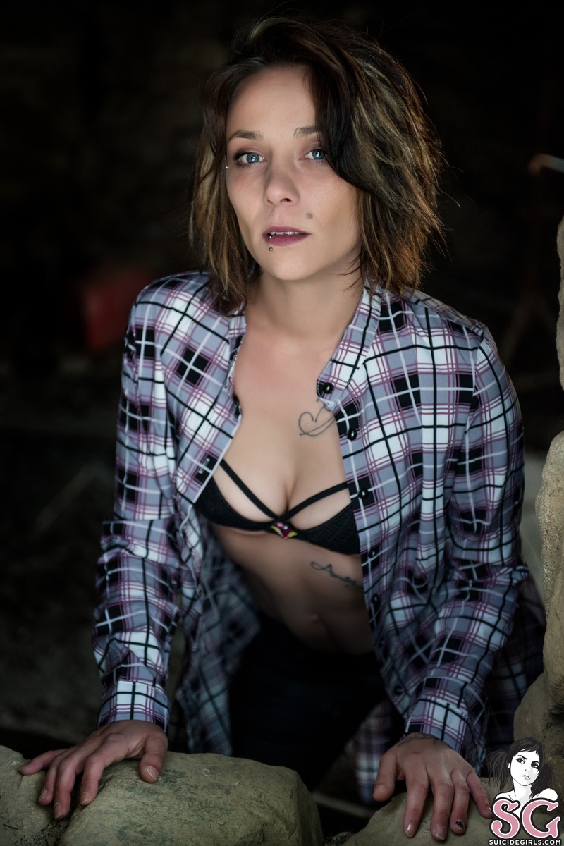 skullygirl-wreckedhouse-27.jpg