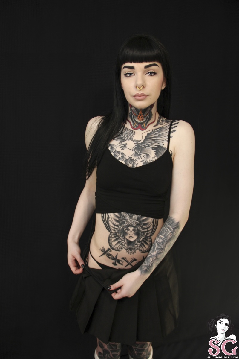 lovelessnightmare-blackflowergirl-03.jpg