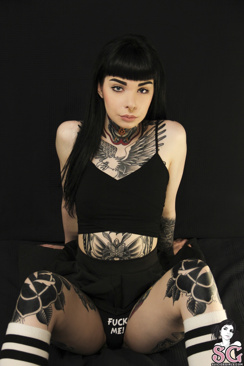 lovelessnightmare-blackflowergirl-05.jpg