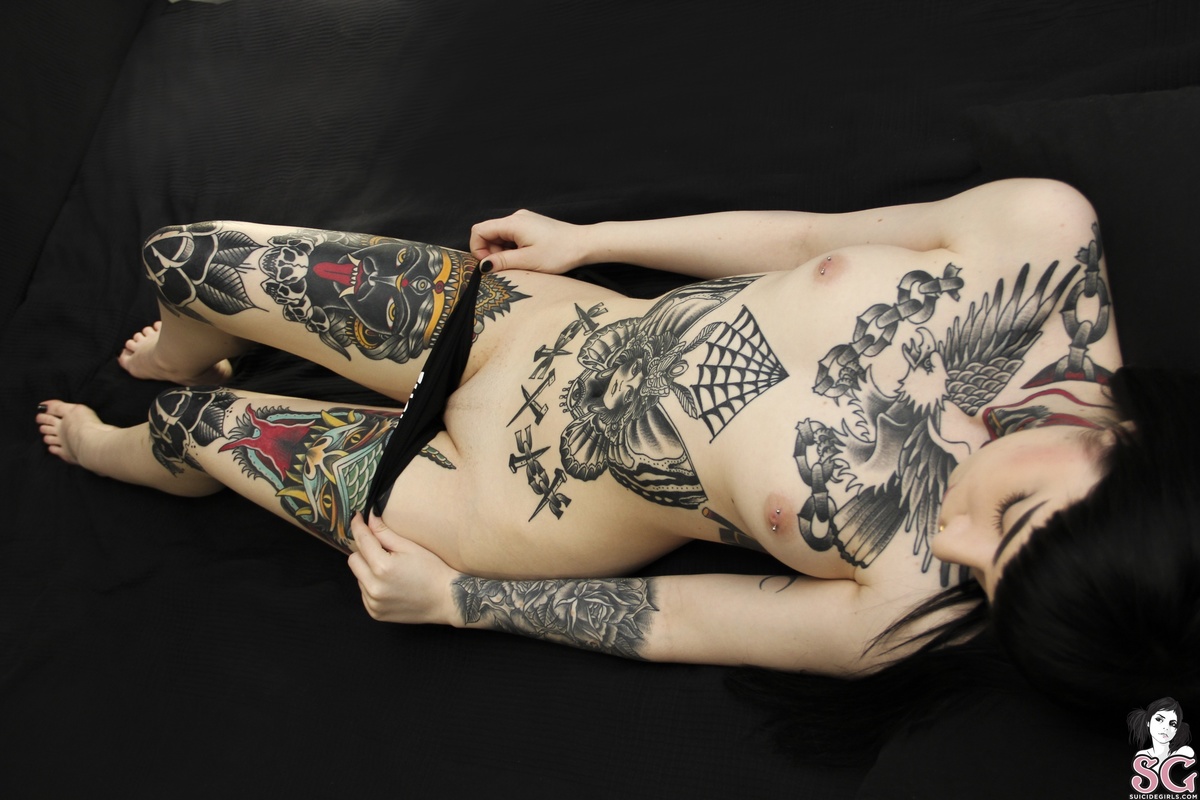 lovelessnightmare-blackflowergirl-13.jpg