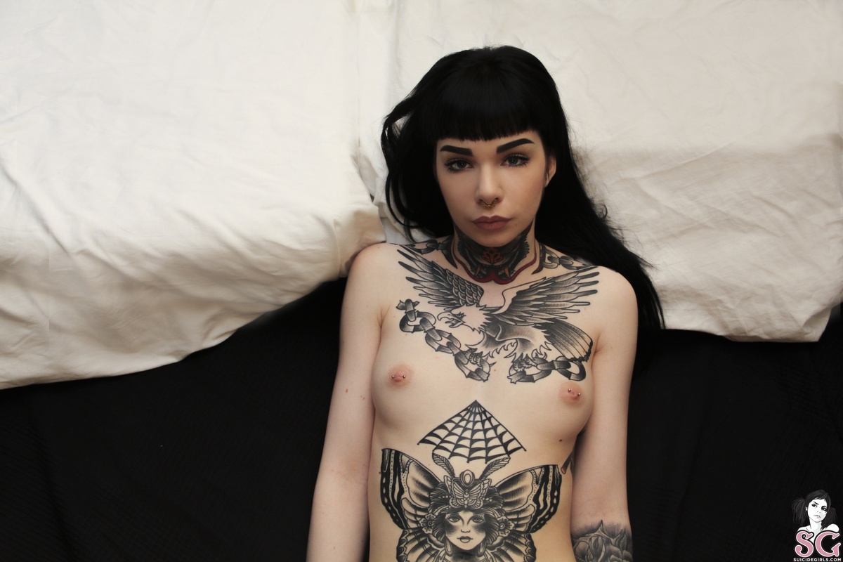 lovelessnightmare-blackflowergirl-37.jpg